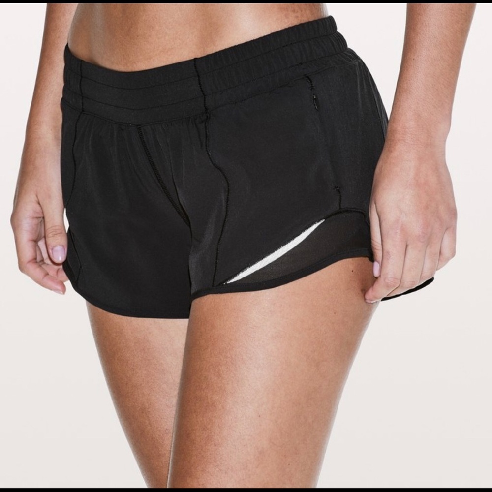 Lululemon Hotty Hot Shorts 2.5 - Size 8